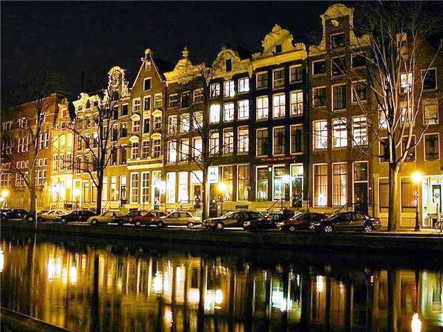 Каналы Амстердама ночью